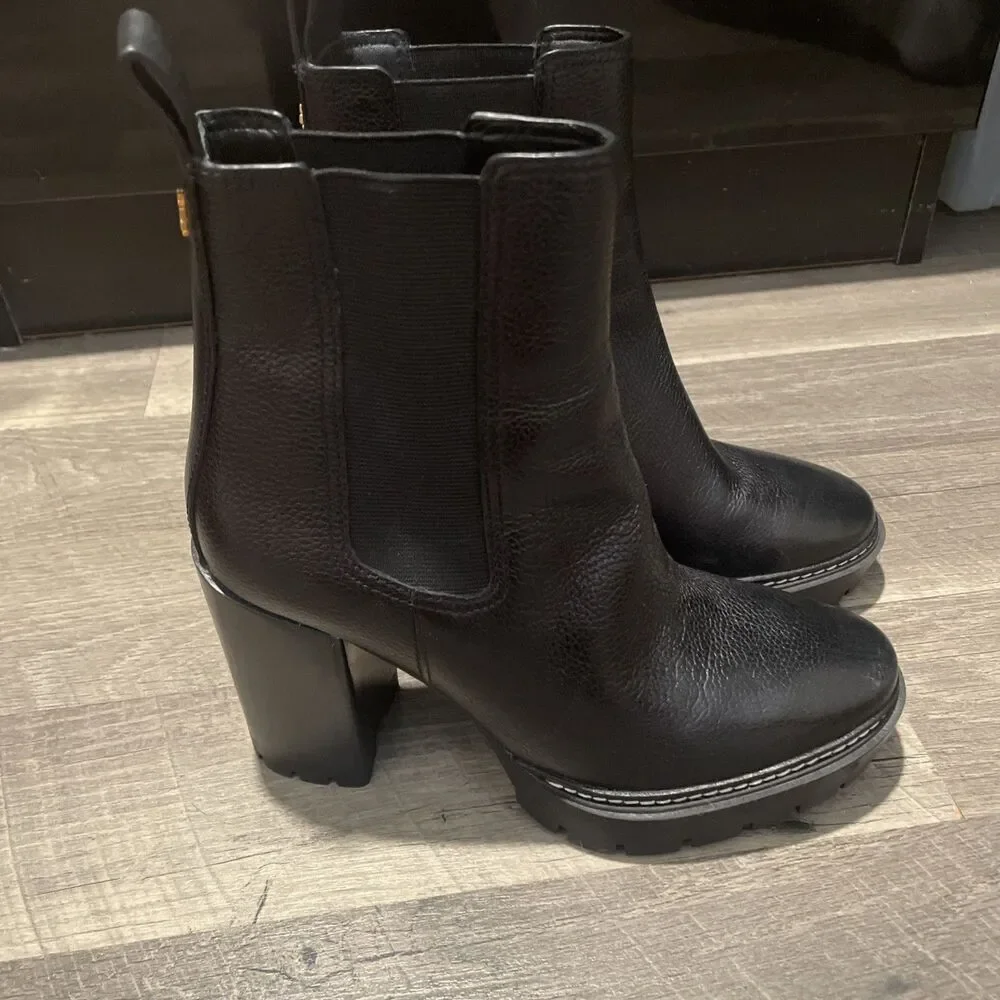 Tory Burch Carson Lug Tumbled Leather Booties Size 7